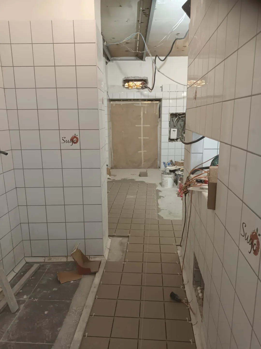 Bagno in fase di demolizione e ristrutturazione a Roma