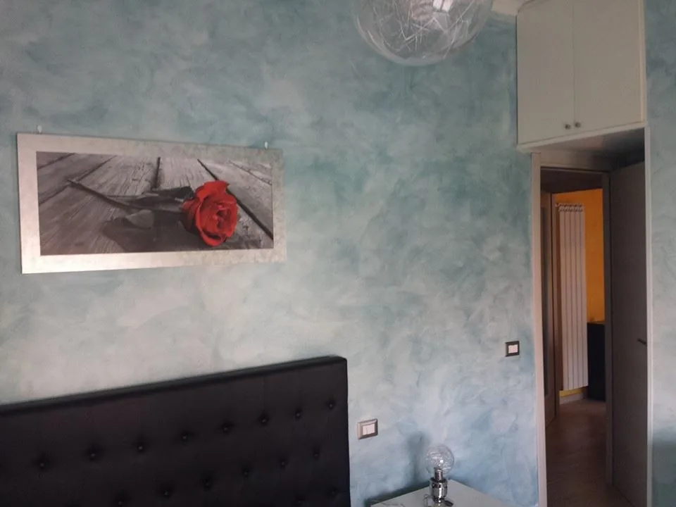 Parete decorativa realizzata in appartamento a Roma